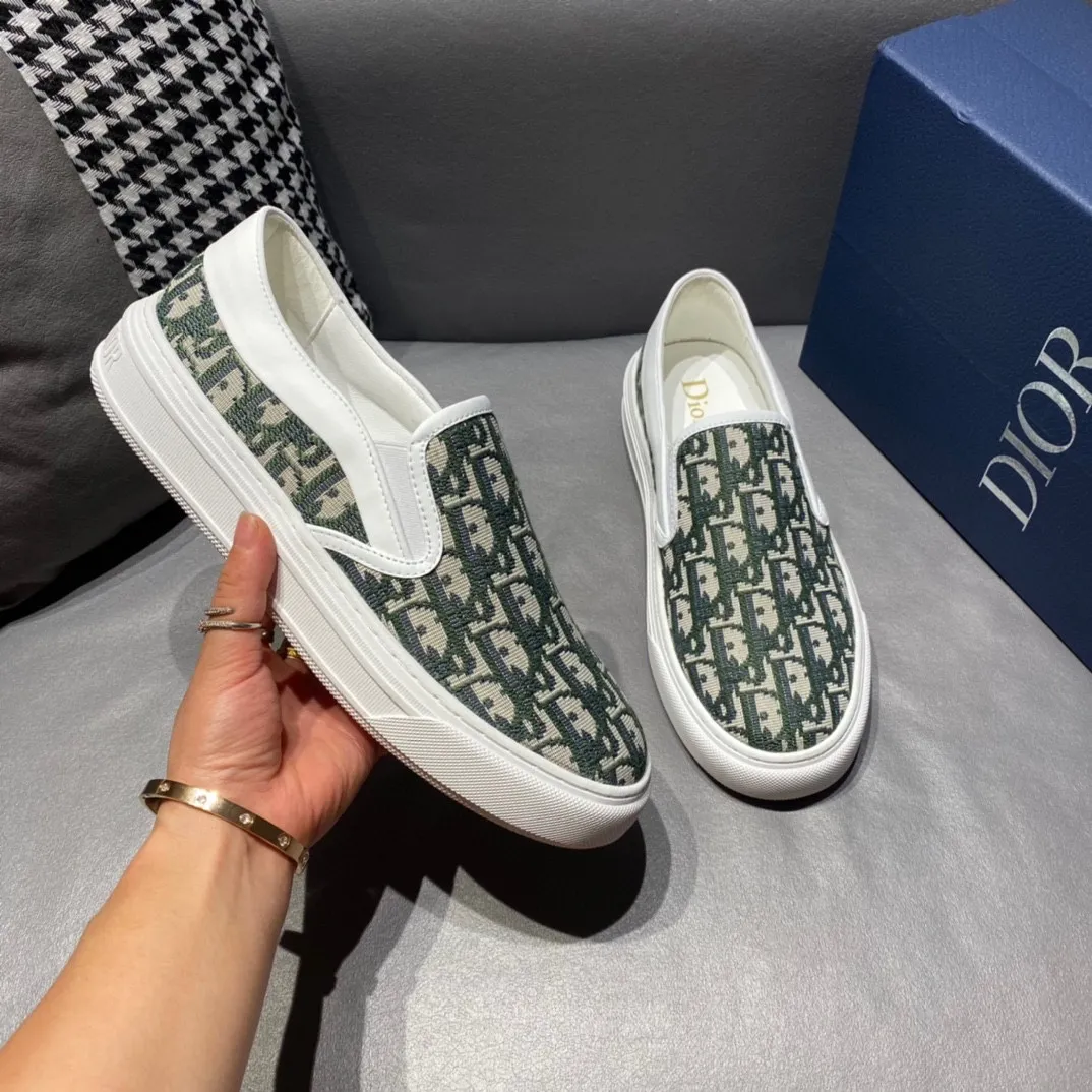 Men's men's shoes 💰360, Dior series casual shoes 👟🔥🕷🕷【Dior】Dior New casual men's shoes are launched in Hong Kong counters. Official website 1:1 production. Original Italian materials. Designed by European and American masters. Perfect shape to create counter quality, solid color rubber wear-resistant outsole and classic dazzling head! Super versatile and very comfortable. High-end without losing taste, fashionable and novel! ! Absolute focus! Code number: 38-45